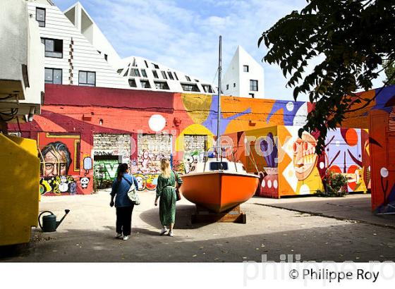 GRAFFITI, STREET ART, DARWIN, QUARTIER DE LA BASTIDE, BORDEAUX, GIRONDE. (33F36015.jpg)