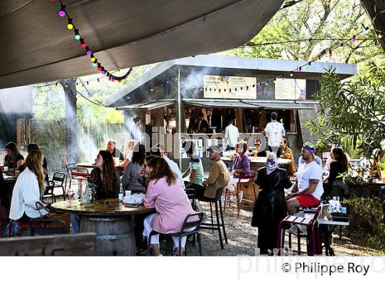 GUINGUETTE CHEZ ALRIQ, QUARTIER DE LA BASTIDE , BORDEAUX, GIRONDE. (33F36037.jpg)