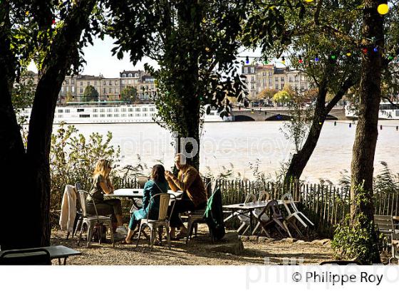 GUINGUETTE CHEZ ALRIQ, QUARTIER DE LA BASTIDE , BORDEAUX, GIRONDE. (33F36038.jpg)