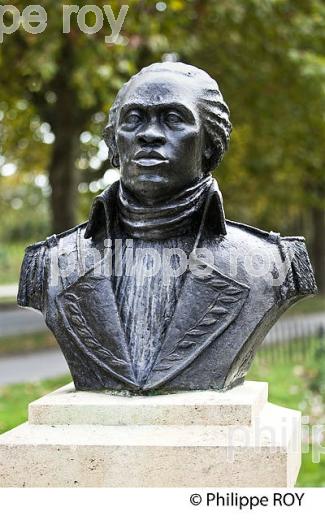 BUSTE DE TOUSSAINT LOUVERTURE , QUARTIER BASTIDE, BORDEAUX, GIRONDE. (33F36619.jpg)