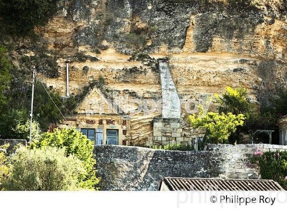 MAISON TROGLODYTE, PIERRE, FALAISE,  CORNICHE, DE LA GIRONDE, GAURIAC. (33F37102.jpg)