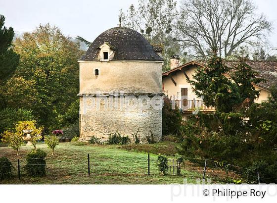 PIGEONNIER DE LAGRANGE, VILLAGE DE FONTET, VALLEE DE LA GARONNE, REOLAIS, SUD  GIRONDE. (33F37328.jpg)