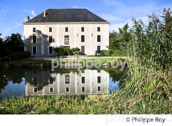 ECLUSE, CANAL DE GARONNE , COMMUNE DE FONTET, VALLEE DE LA GARONNE, REOLAIS, SUD GIRONDE. (33F37339.jpg)