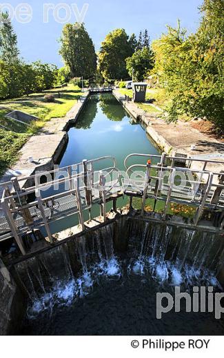 ECLUSE, CANAL DE GARONNE , COMMUNE DE FONTET, VALLEE DE LA GARONNE, REOLAIS, SUD GIRONDE. (33F37404.jpg)