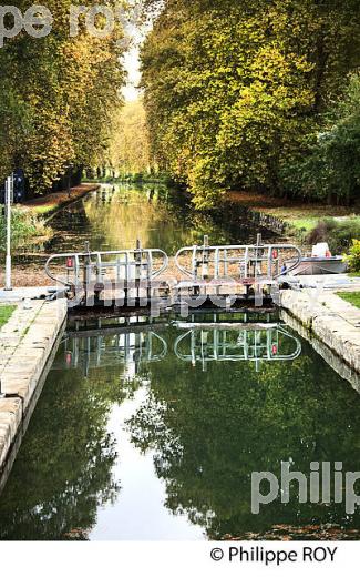 ECLUSE, CANAL DE GARONNE , COMMUNE DE FONTET, VALLEE DE LA GARONNE, REOLAIS, SUD GIRONDE. (33F37405.jpg)
