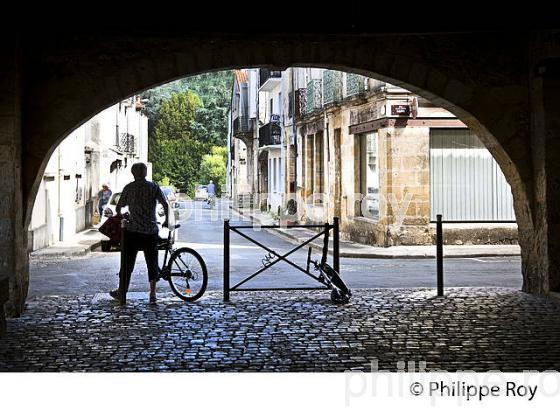 CITE MEDIEVALE  DE SAINTE FOY LA GRANDE, VALLEE DE LA DORDOGNE, GIRONDE. (33F37510.jpg)
