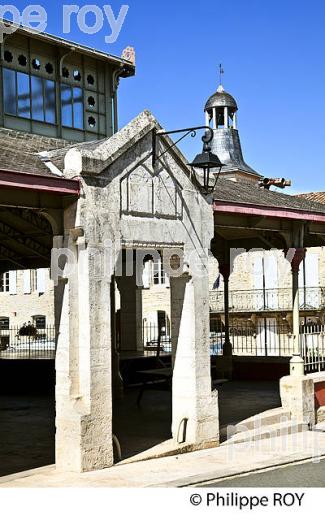 LA HALLE, VILLAGE FORTIFIE DE PELLEGRUE, ENTRE DEUX MERS,  GIRONDE. (33F37618.jpg)