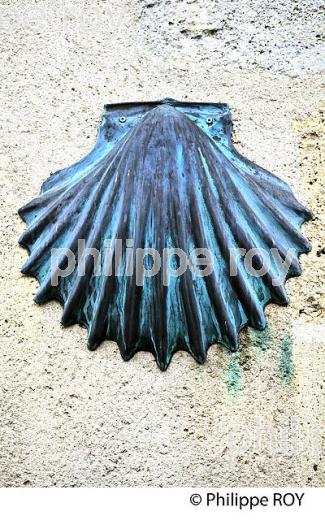 VILLAGE FORTIFIE DE PELLEGRUE, ENTRE DEUX MERS,  GIRONDE. (33F37624.jpg)