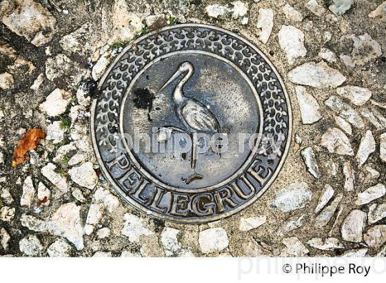 VILLAGE FORTIFIE DE PELLEGRUE, ENTRE DEUX MERS,  GIRONDE. (33F37628.jpg)