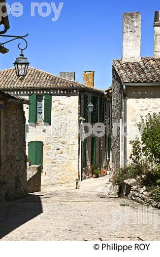VILLAGE FORTIFIE DE PELLEGRUE, ENTRE DEUX MERS,  GIRONDE. (33F37702.jpg)