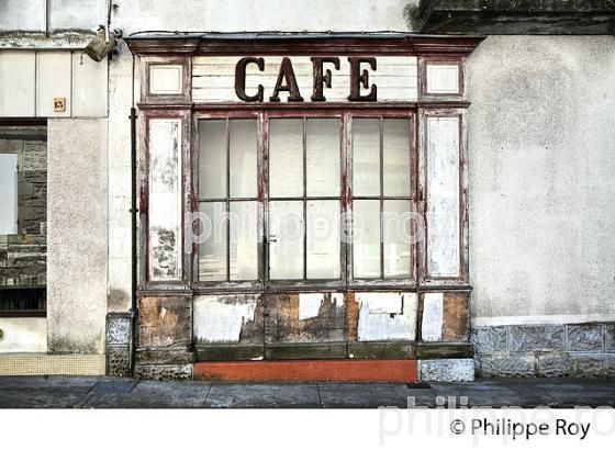 DESERTIFICATION DE LA CAMPAGNE, VILLAGE FORTIFIE DE PALLEGRUE, ENTRE DEUX MERS, GIRONDE. (33F37714.jpg)