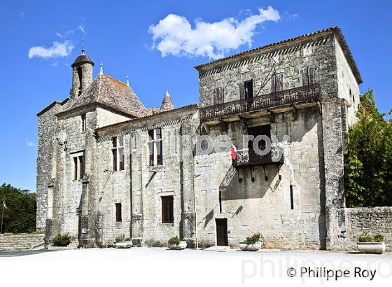 ANCIENNE ABBAYE, VILLAGE FORTIFIE DE SAINTE FERME, ENTRE DEUX MERS,  GIRONDE. (33F37727.jpg)