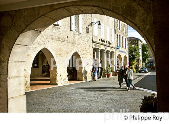 LE  VILLAGE FORTIFIE DE  MONSEGUR, ENTRE DEUX MERS,  GIRONDE. (33F37823.jpg)
