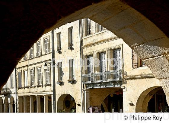 LE  VILLAGE FORTIFIE DE  MONSEGUR, ENTRE DEUX MERS,  GIRONDE. (33F37824.jpg)