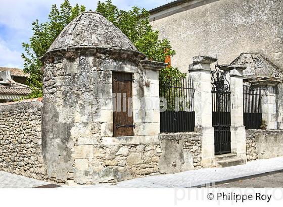 LE VILLAGE FORTIFIE DE MONSEGUR, ENTRE DEUX MERS, GIRONDE. (33F37902.jpg)
