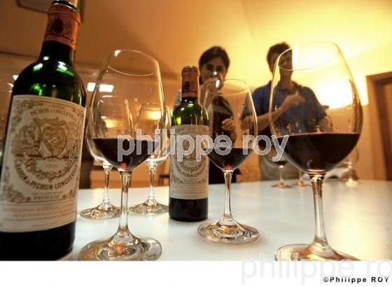 Le vin  table (33V10138.jpg)