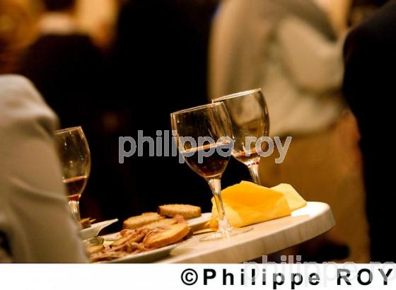 Le vin  table (33V12629.jpg)