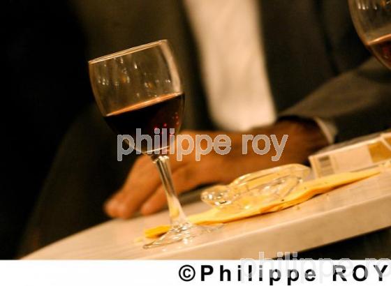 Le vin  table (33V12632.jpg)