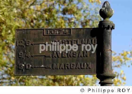PANNEAU INDICATEUR, VIGNOBLE DU MEDOC, ESTUAIRE DE LA GIRONDE (33V16932.jpg)