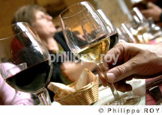 Le vin  table (33V17832.jpg)