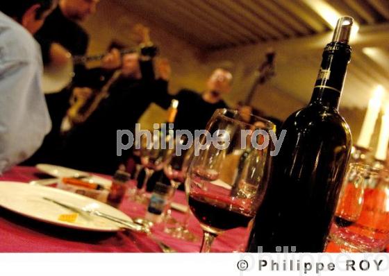 Le vin  table (33V17932.jpg)