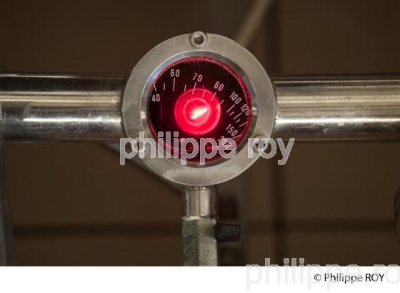 Vinification, Vins de Bordeaux, Filtration (33V31036.jpg)