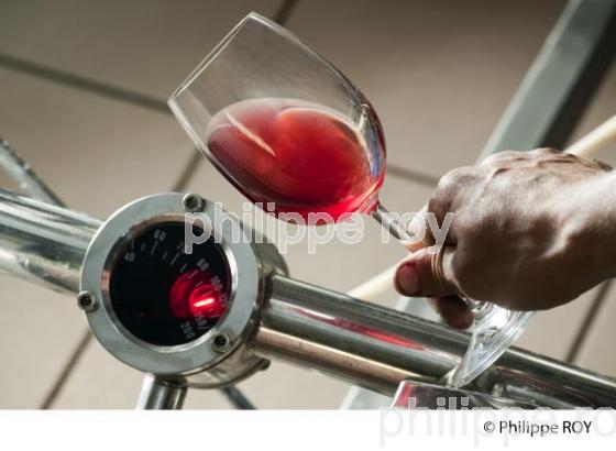 Vinification, Vins de Bordeaux, Filtration (33V31038.jpg)