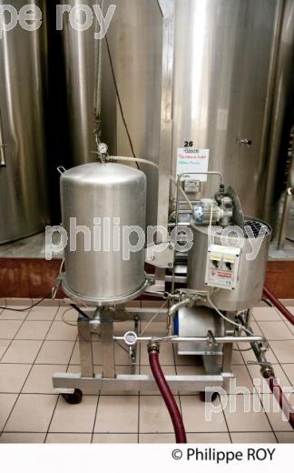 Vinification, Vins de Bordeaux, Filtration (33V31107.jpg)
