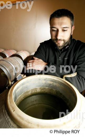 Cuve ovoide - Chai - Vin de Bergerac (33V31622.jpg)