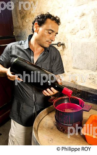 FLORENT SIMONEAU, EXPORT BOUTEILLES 6 LITRES EN CHINE (33V32013.jpg)