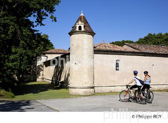 CHATEAU D' ISSAN, VIN DE MARGAUX, GIRONDE (33V32408.jpg)