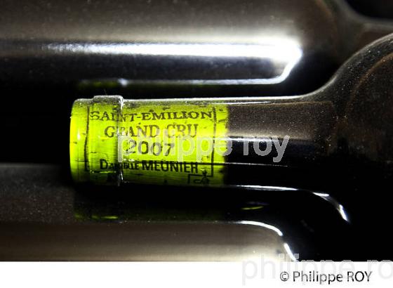VIEILLISSEMENT DES VINS DE BORDEAUX, GIRONDE (33V33215.jpg)