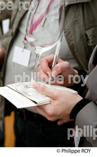 DEGUSTATION PROFESSIONNELLE DE VINS PRIMEURS BORDELAIS (33V33710.jpg)