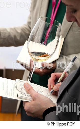 DEGUSTATION PROFESSIONNELLE DE VINS PRIMEURS BORDELAIS (33V33714.jpg)