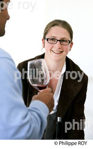DEGUSTATION PROFESSIONNELLE DE VINS PRIMEURS BORDELAIS (33V33717.jpg)