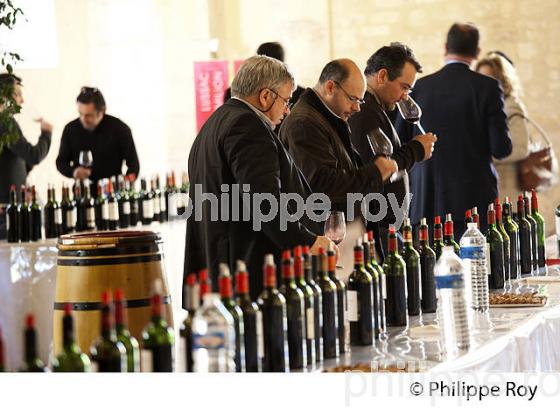 DEGUSTATION DES VINS PRIMEURS BORDELAIS (33V33910.jpg)