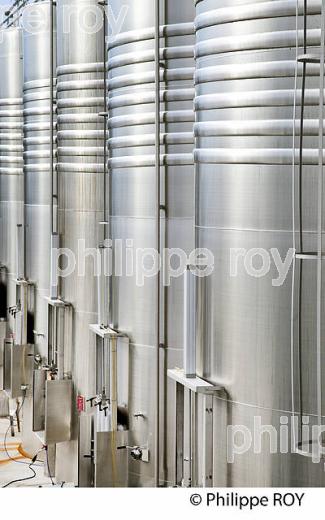 CUVERIE EN EXTERIEUR, VINIFICATION EN BORDELAIS (33V37002.jpg)