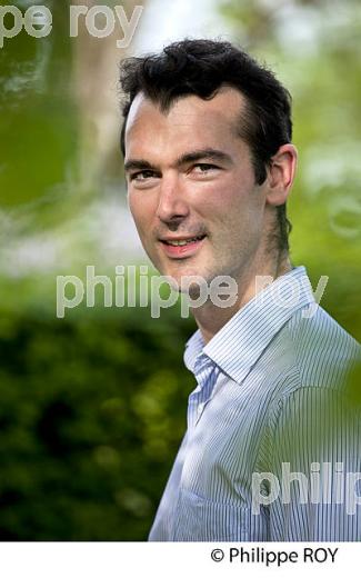 GUILLAUME THIENPONT, VIEUX CHATEAU CERTAN, POMEROL, CHATEAU DU BORDELAIS. (33V37716.jpg)