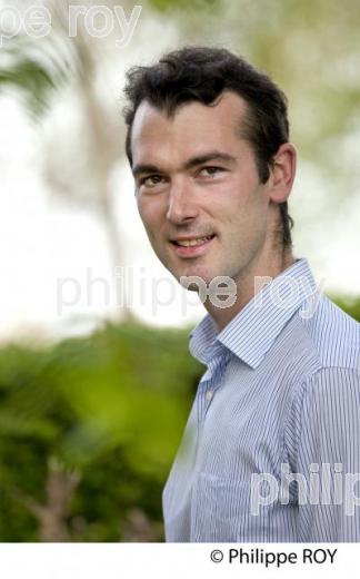 GUILLAUME THIENPONT, VIEUX CHATEAU CERTAN, POMEROL, CHATEAU DU BORDELAIS. (33V37717.jpg)