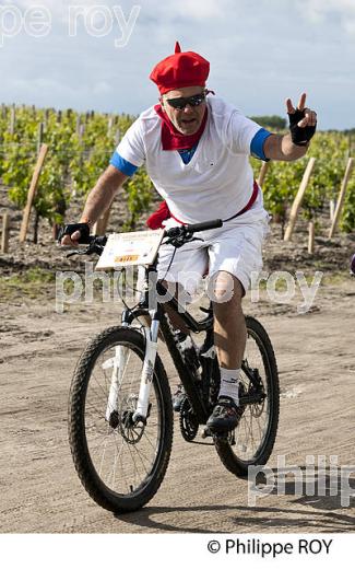 LA MEDOCAINE, COURSE EN VTT AVEC DEGUISEMENT, MARGAUX, MEDOC, GIRONDE. (33V38015.jpg)