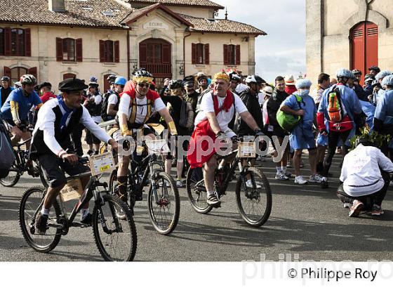 LA MEDOCAINE, COURSE EN VTT AVEC DEGUISEMENT, MARGAUX, MEDOC, GIRONDE. (33V38018.jpg)