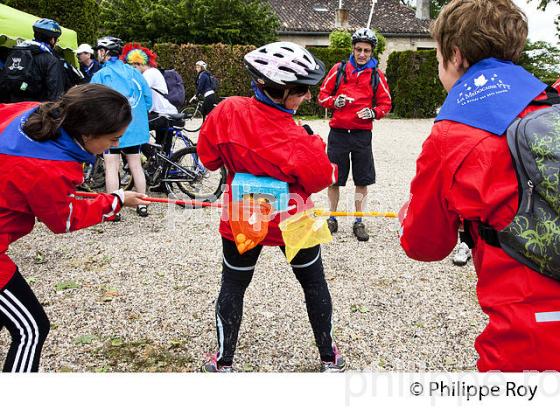 LA MEDOCAINE, COURSE EN VTT AVEC DEGUISEMENT, MARGAUX, MEDOC, GIRONDE. (33V38035.jpg)