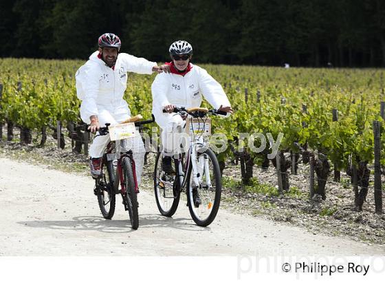 LA MEDOCAINE, COURSE EN VTT AVEC DEGUISEMENT, MARGAUX, MEDOC, GIRONDE. (33V38120.jpg)