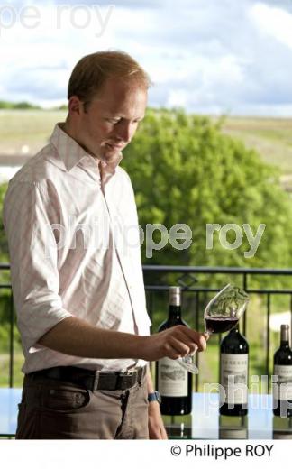 CHATEAU LA SERRE, SAINT EMILION GRAND CRU, VINS DE BORDEAUX, GIRONDE. (33V38303.jpg)