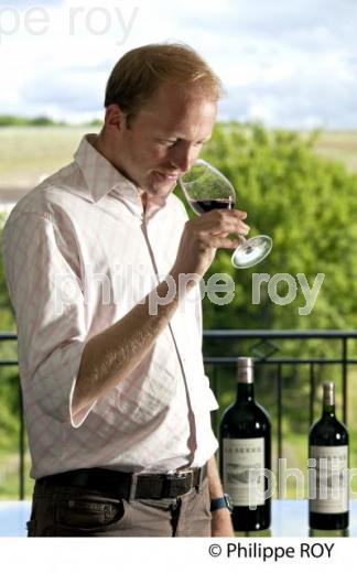 CHATEAU LA SERRE, SAINT EMILION GRAND CRU, VINS DE BORDEAUX, GIRONDE. (33V38305.jpg)