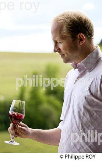 CHATEAU LA SERRE, SAINT EMILION GRAND CRU, VINS DE BORDEAUX, GIRONDE. (33V38308.jpg)