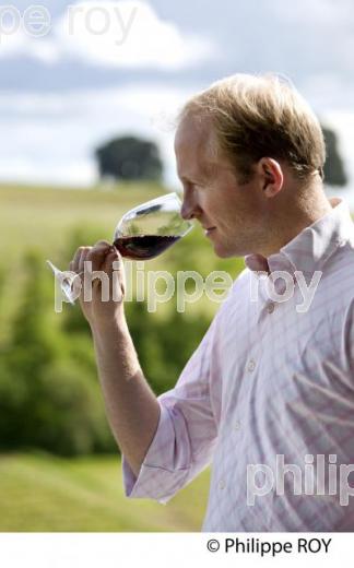 CHATEAU LA SERRE, SAINT EMILION GRAND CRU, VINS DE BORDEAUX, GIRONDE. (33V38310.jpg)