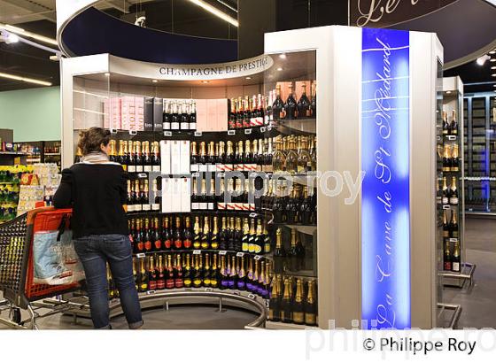 CAVE A  VINS , HYPERMARCHE LECLERC, SAINT MEDARD EN JALLES , GIRONDE. (33V38613.jpg)