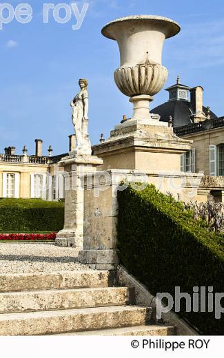 CHATEAU BEYCHEVELLE, SAINT JULIEN, MEDOC, GIRONDE, AQUITAINE. (33V38724.jpg)