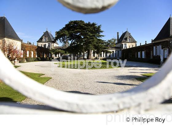 CHATEAU BEYCHEVELLE, SAINT-JULIEN, MEDOC, GIRONDE, AQUITAINE, FRANCE. (33V38916.jpg)